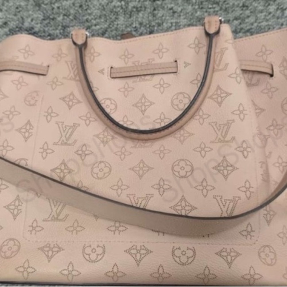 Louis Vuitton Girolta Mahina Monogram Bucket Bag with COA, box, dust bag - Picture 3 of 10